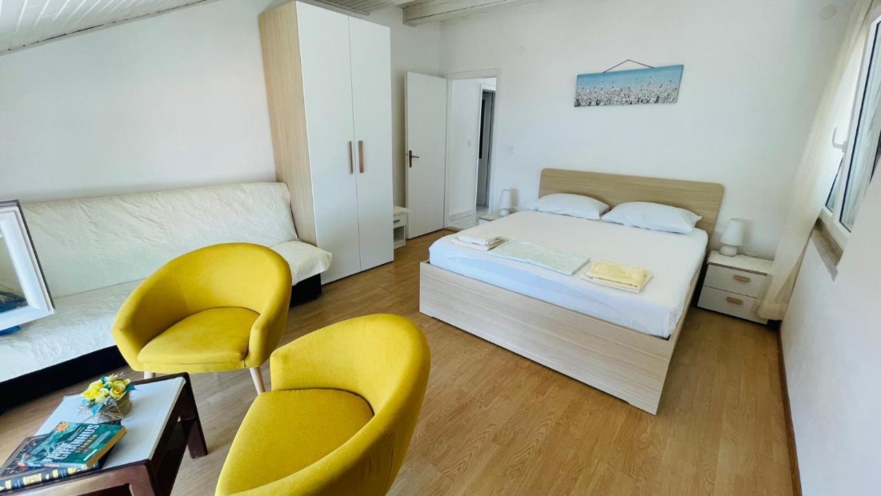 Apartments Danijela Lumbarda Ngoại thất bức ảnh