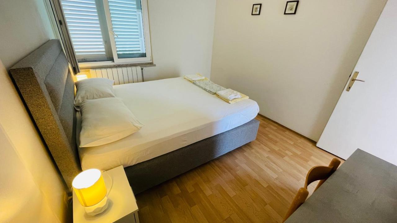 Apartments Danijela Lumbarda Ngoại thất bức ảnh