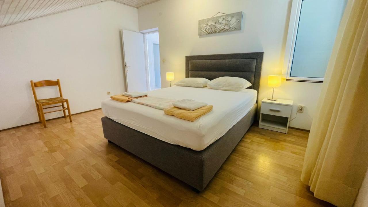 Apartments Danijela Lumbarda Ngoại thất bức ảnh
